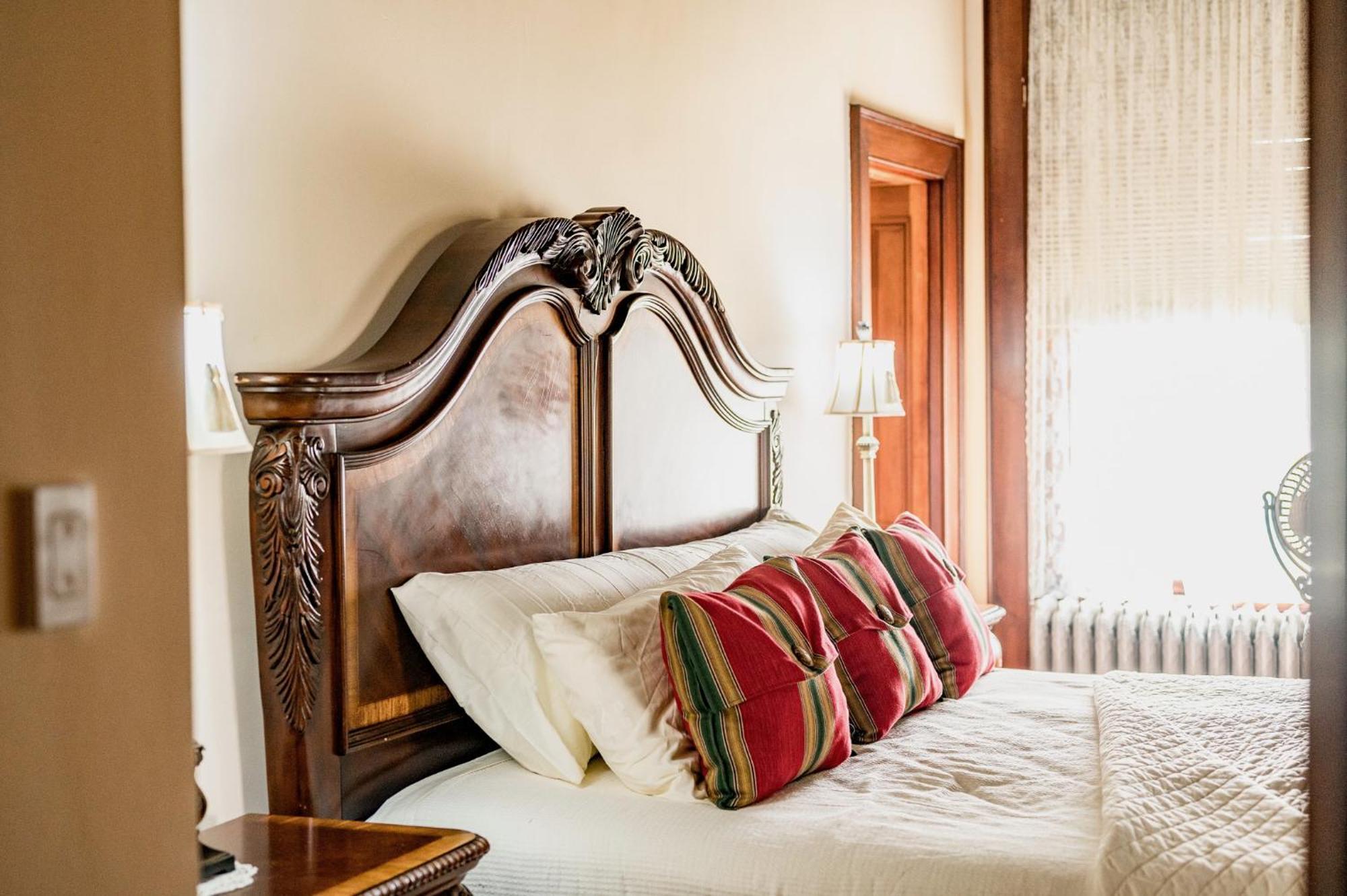 One Of These Nights - King Sized Bed - Sleeps 2 Hotell Lynchburg Exteriör bild